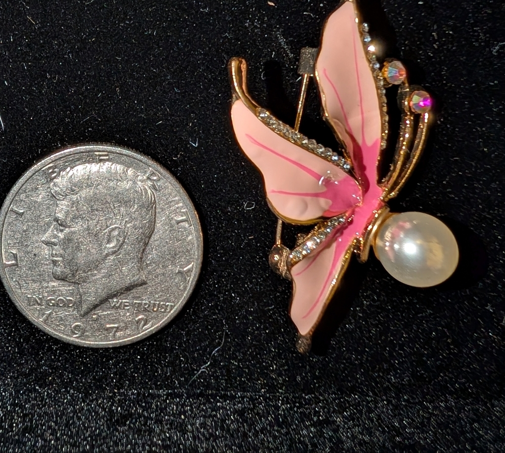 🆕Elegant Pink Butterfly Brooch with Pearl Accent. So Beautiful!